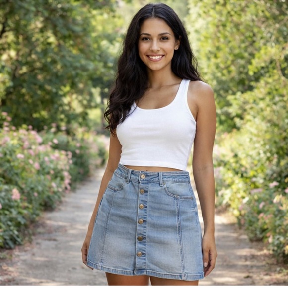 American Eagle Outfitters Dresses & Skirts - American Eagle Light Wash Button Front Denim Mini Skirt Size 4